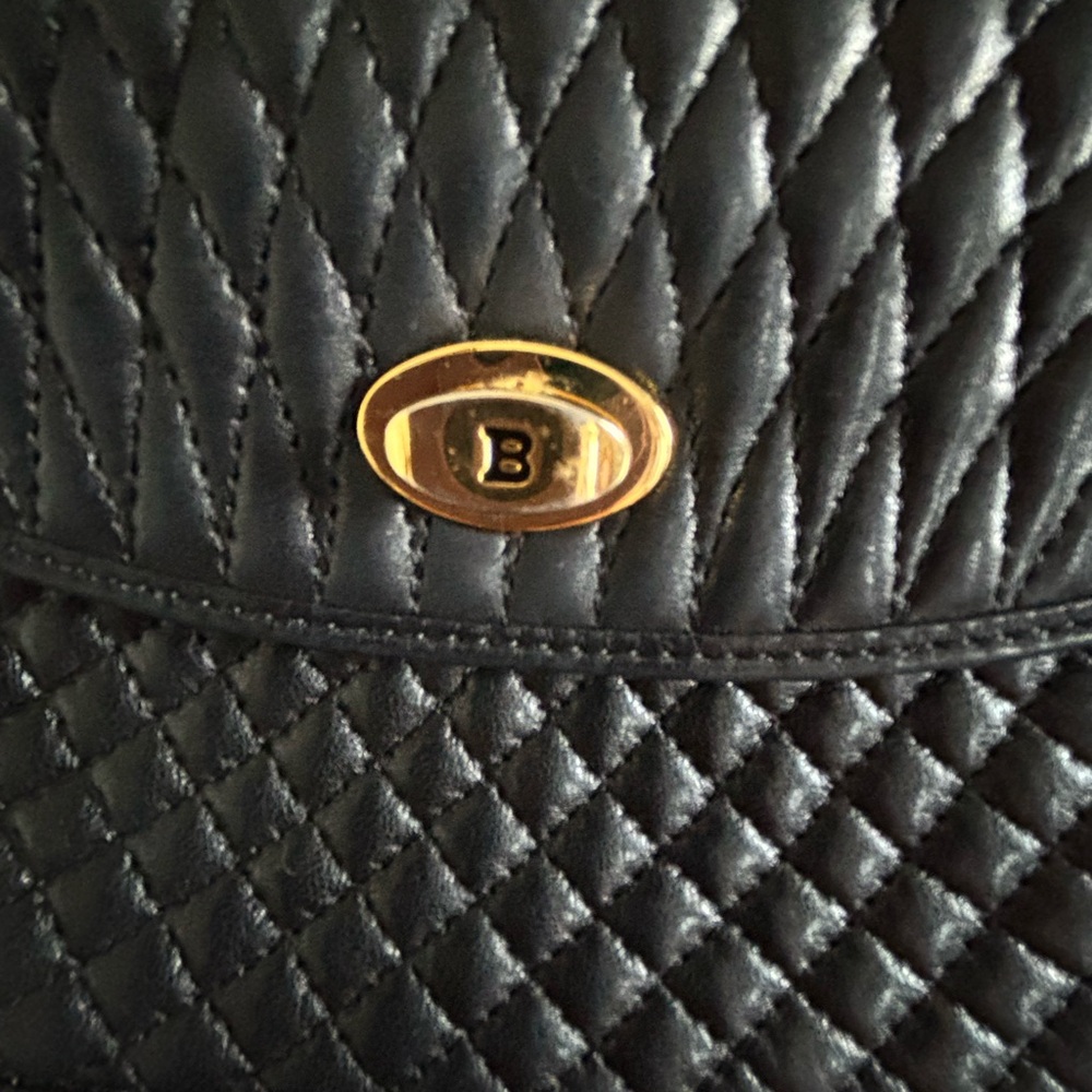 Vintage Bally Quilted Lambskin Chain Shoulder Bag – Black with Gold Hardware - Picture 5 of 10